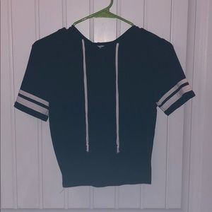 Cropped hooded shirt